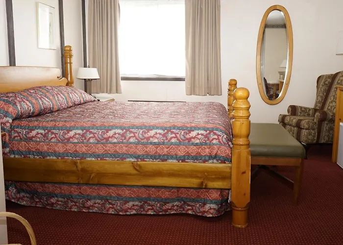 Mcintosh Country Inn & Conference Centre